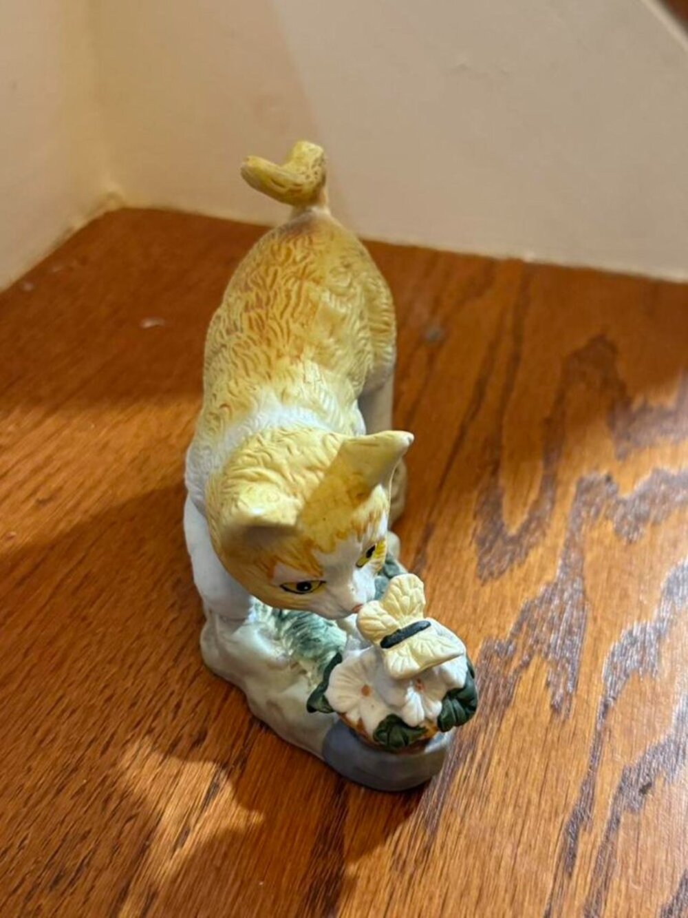 Vintage ceramic cat figurine